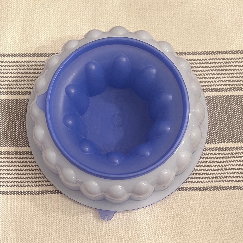 Vintage Tupperware Jello Ring Mold Blue and White